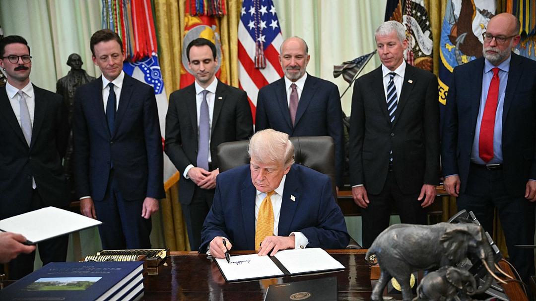 Trump Signs Quantum Orders, Targets Computer by 2028