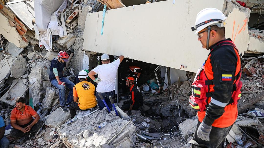 Venezuela Earthquakes: 3-Year-Old Rescued After Being Trapped for 6 Days