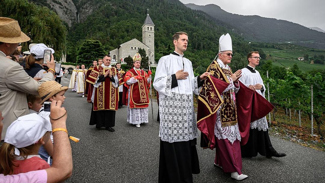 Traditionalist Catholic SSPX Consecrates Bishops After Pope's Schism Warning