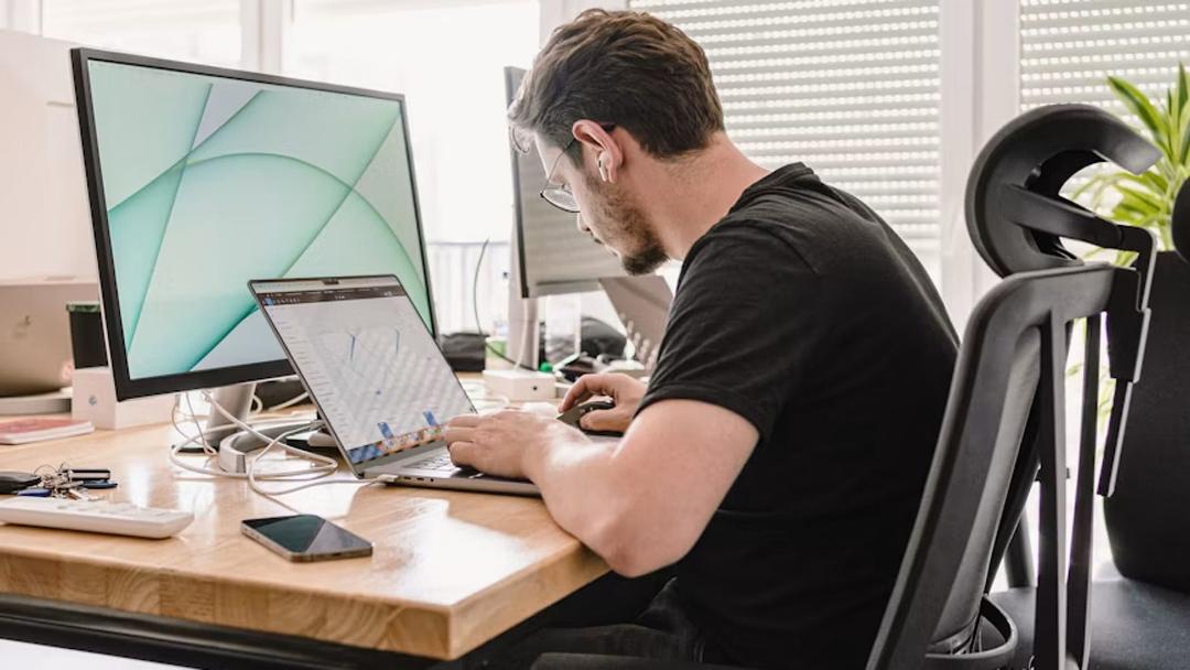 Study Links Sitting Too Long to Higher Risk of Cancer Death