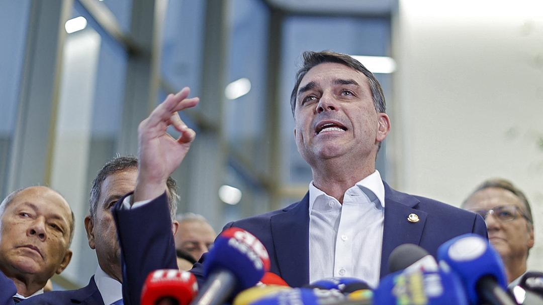 Brazil Court Bars Flavio From Visiting Jailed Bolsonaro