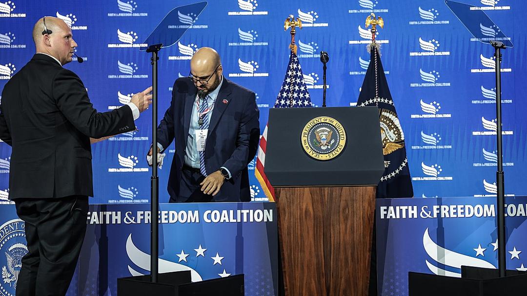 White House Teleprompter Operator Suspended Over Betting Allegations