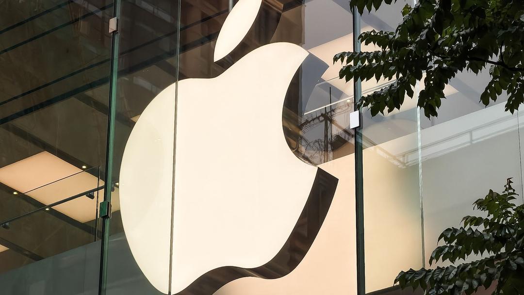 Apple Briefly Tops Nvidia as World's Most Valuable Firm
