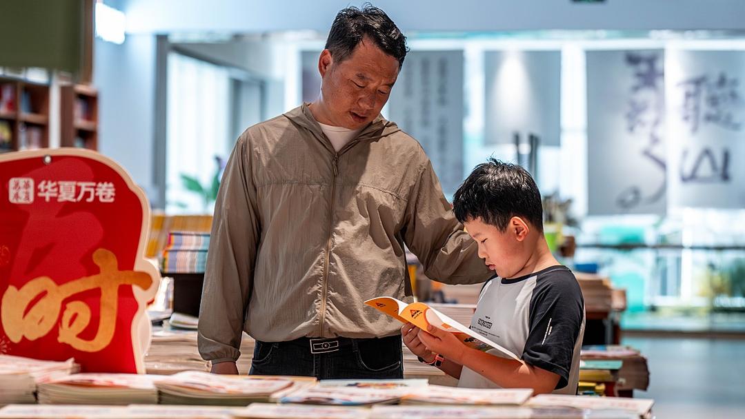 Food Delivery Rider Wins China's Top Literary Prize