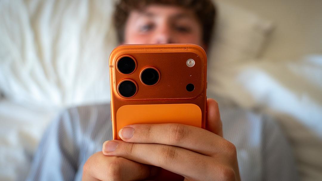 Study: AI-Powered Social Media Can Subtly Manipulate Opinion at Scale