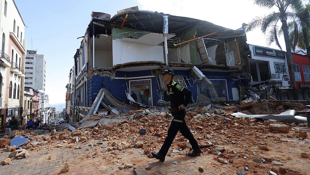 At Least 111 Dead as 7.4 Earthquake Hits Colombia