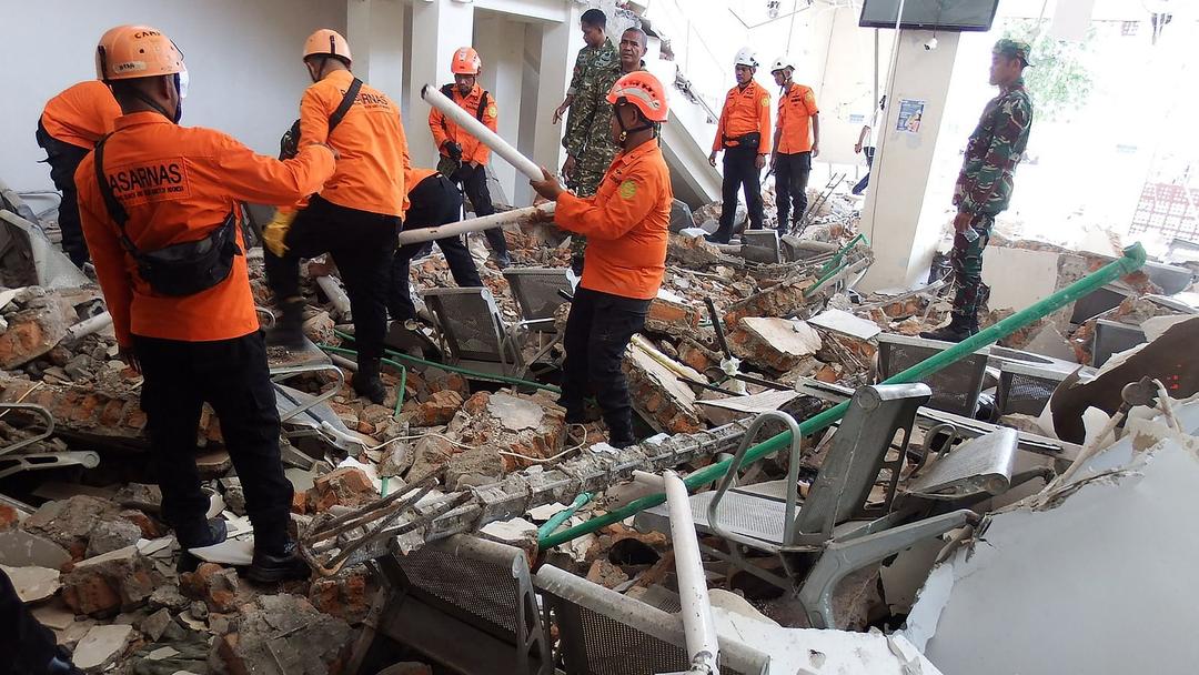 7.7 Quake Kills At Least 51 on Indonesia's Flores Island