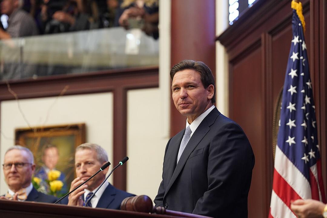 DeSantis' Office Admits Receiving Golf Simulator From GOP Donor