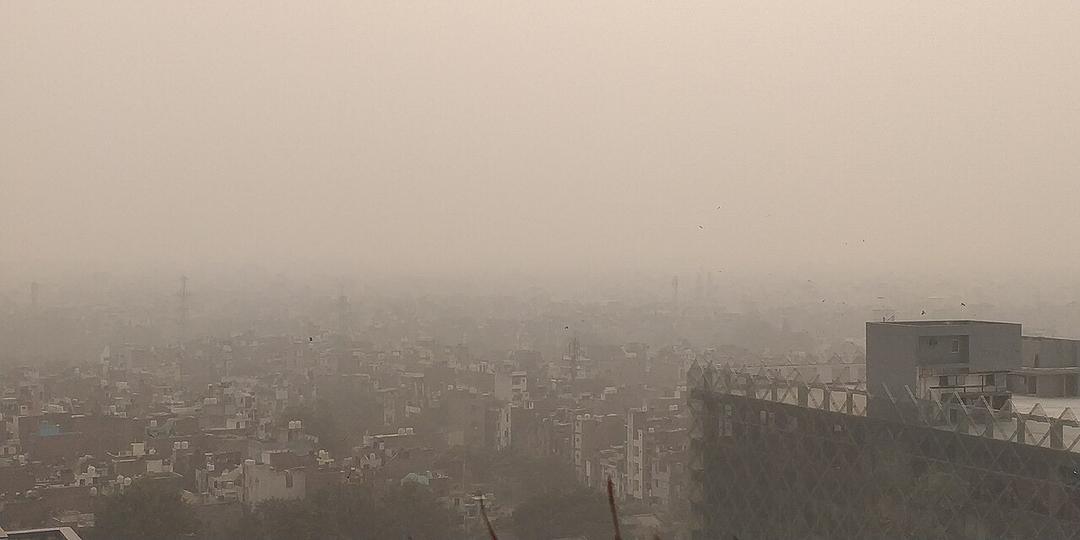 India: Schools Closed, Buses Halted in New Delhi Due to Pollution