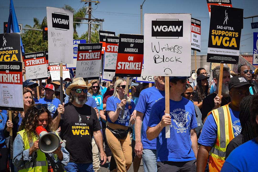Hollywood Writers End Strike
