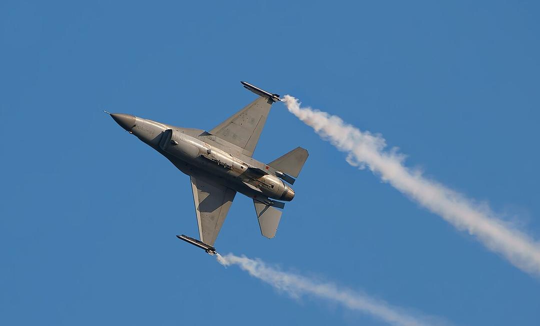 Pentagon to Train Ukrainian Pilots on F-16s