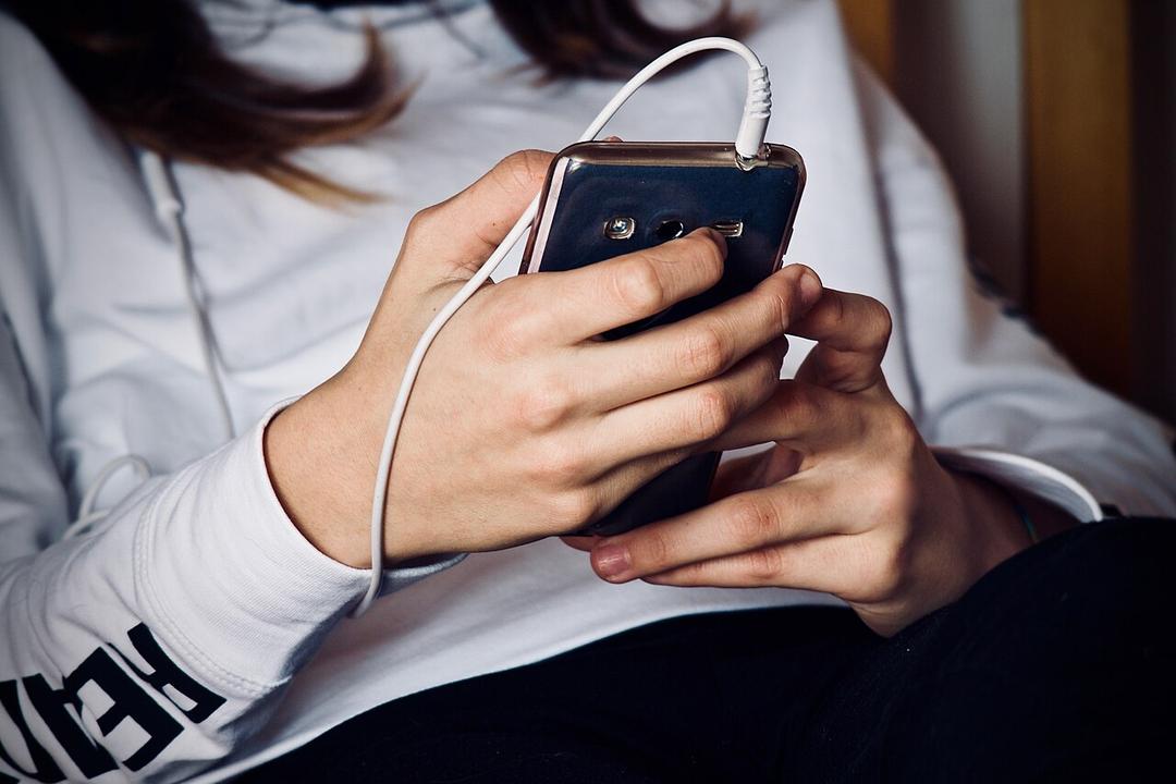 China Agency Proposes Limiting Kid's Daily Phone Use