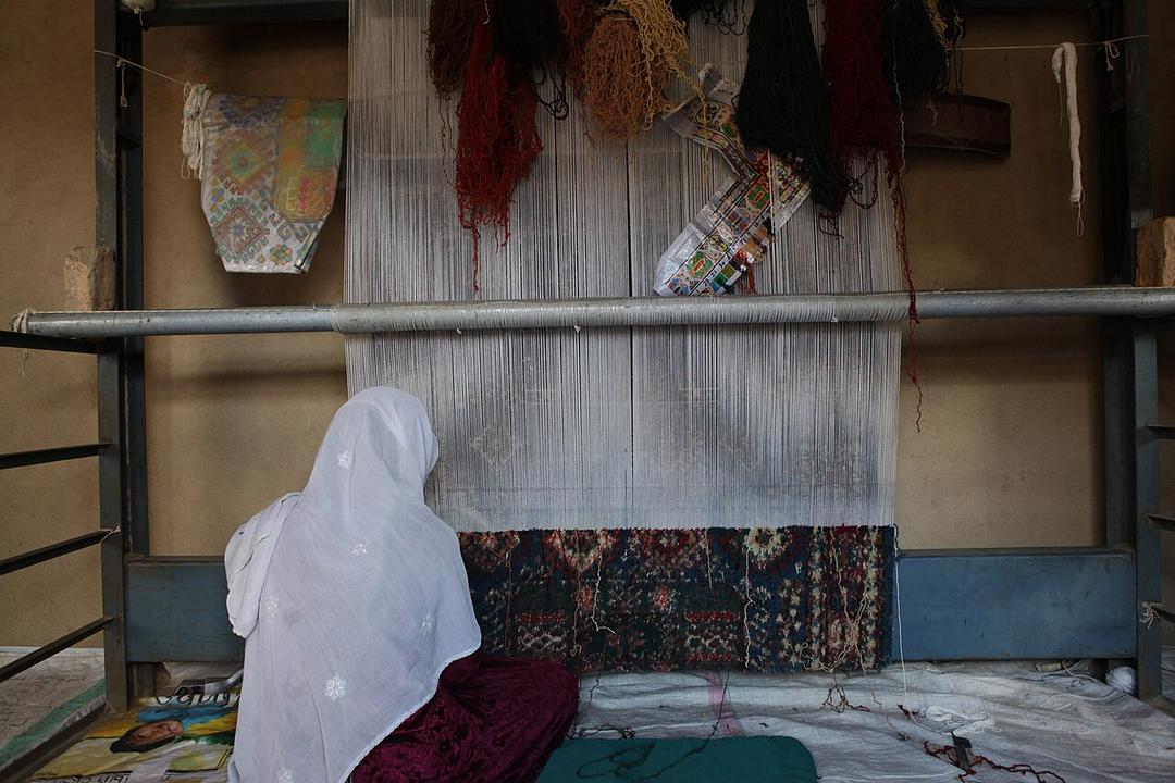 Afghanistan: Taliban Bans Women's Beauty Salons