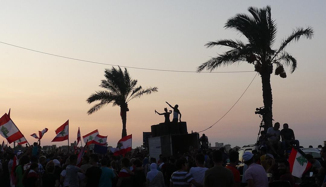 Lebanon: Protesters Vandalize Banks, Demand Their Money Back