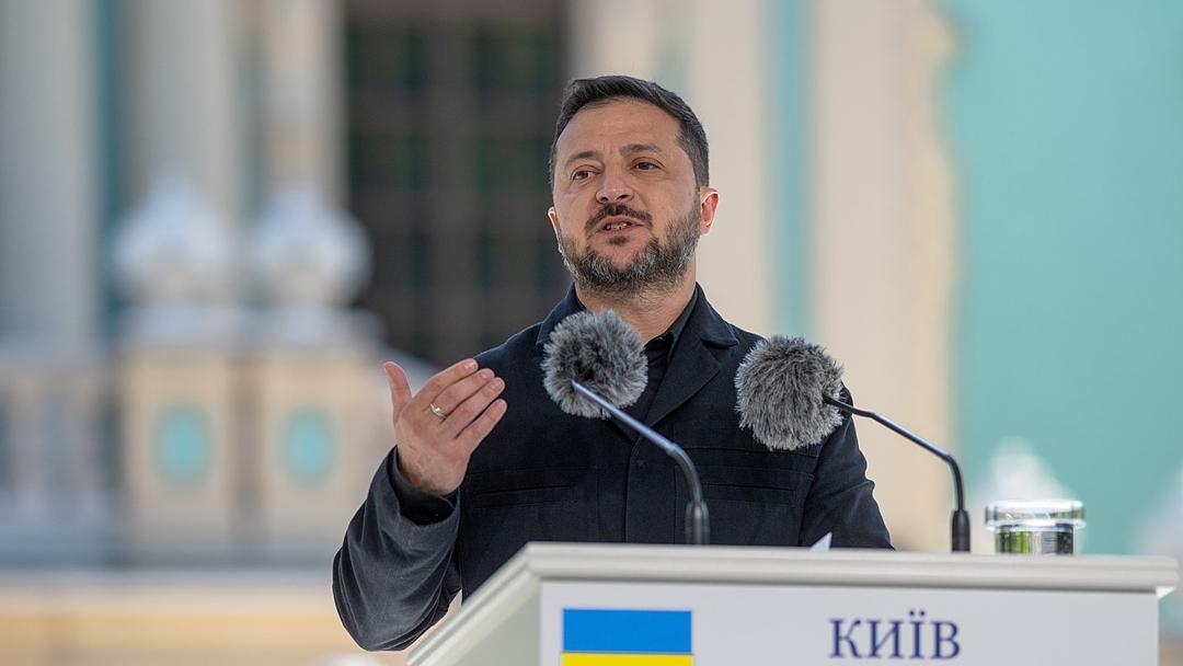 Zelenskyy: 'Russian Airspace is Becoming Completely Unsafe'