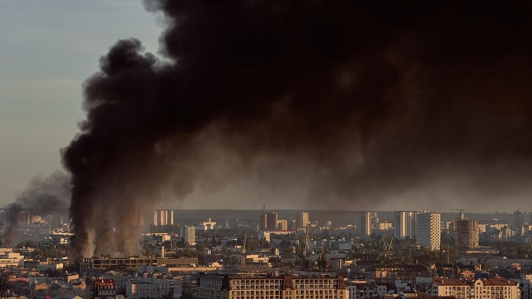 Russian Attacks on Kyiv Resume After US Envoy Visit