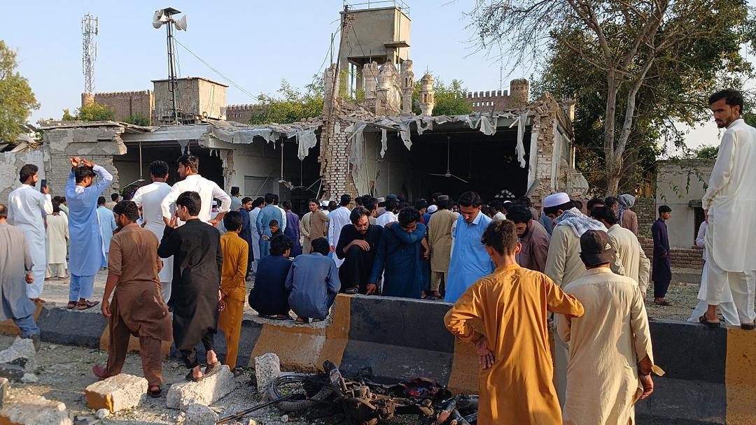 Suicide Blast at Pakistan Mosque Kills at Least 16