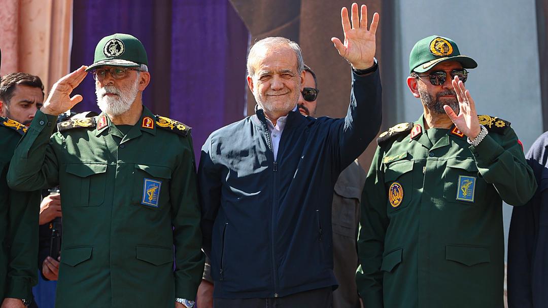 Reports: Iran Offers to Reopen Hormuz in 7 Days