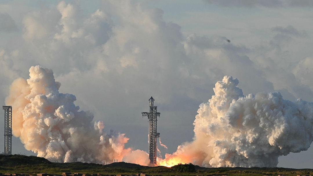SpaceX Starship Reaches Orbit for First Time