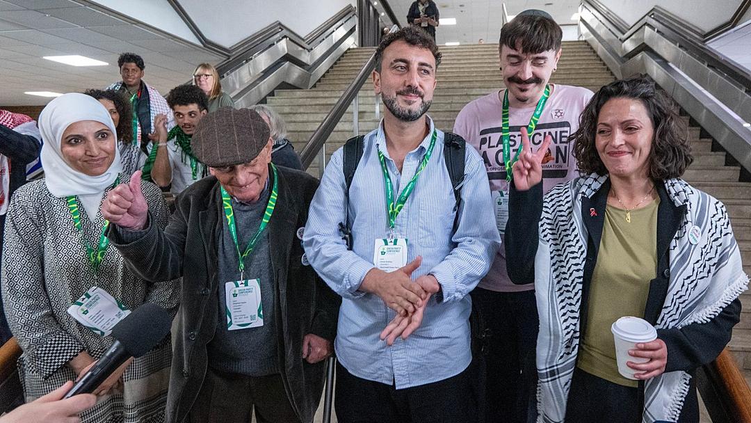 UK: Israel Bans Green Party Leader After Party Passes 'Zionism is Racism' Motion