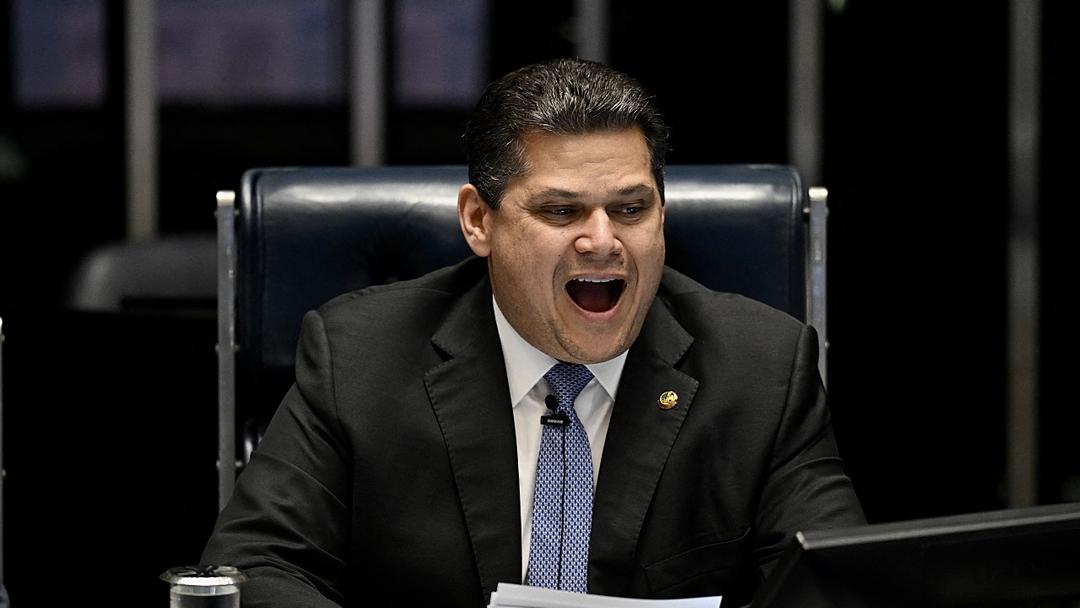 Brazilian Senate Approves End of Six-Day Workweek