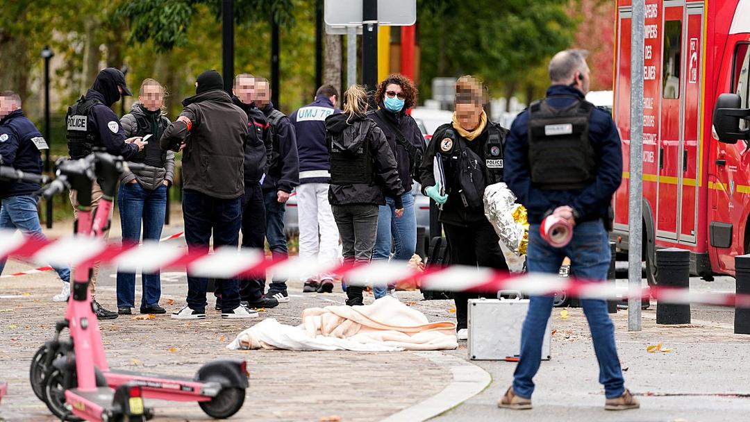 Drive-By Attack Near Paris Kills 1, Wounds 5