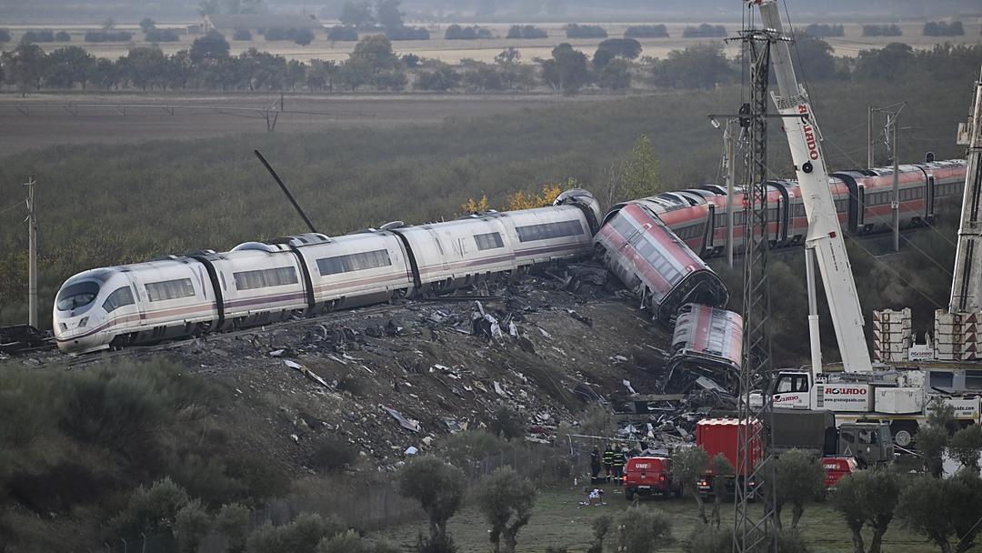 Spain Begins Three Days of Mourning for 68 Killed in Train Crash